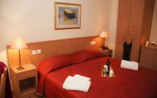 Saronis Hotel