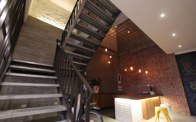 mz1090 Bed and Breakfast