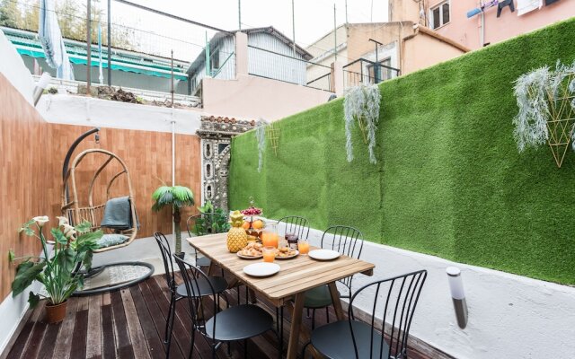Liberty Patio Two-Bedroom Apartment w/ Patio - by LU Holidays