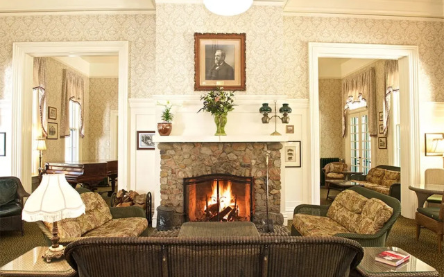 Wawona Hotel