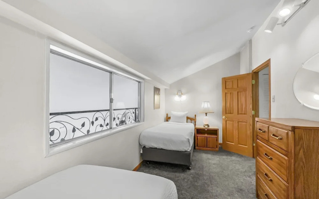 Cj404 Copper Junction 3 Bedroom Condo by RedAwning