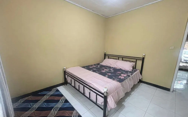 OYO 94841 Alodia Homestay Family