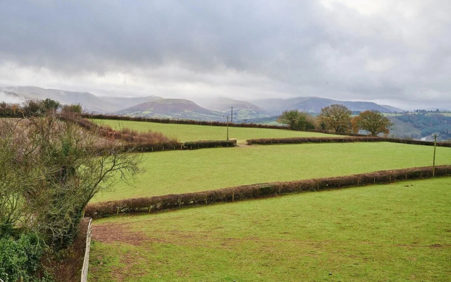 Host Stay Penrheol Farmhouse