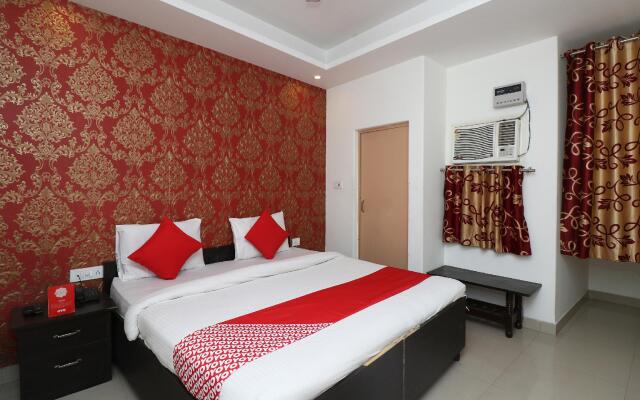 OYO 11384 Hotel Diamond Star