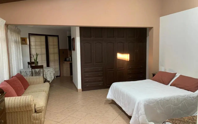 Apartamento con jardin