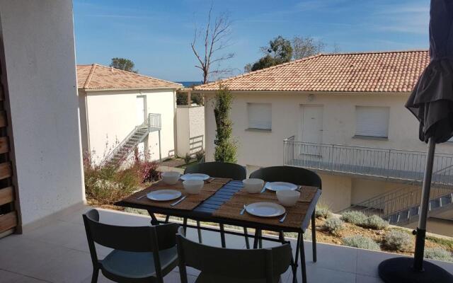 BRAVONE 61- T2- Pieds dans l'eau-Piscine chauffée dans résidence- clim