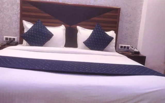 Hotel Venus Plaza - Near Delhi Airport