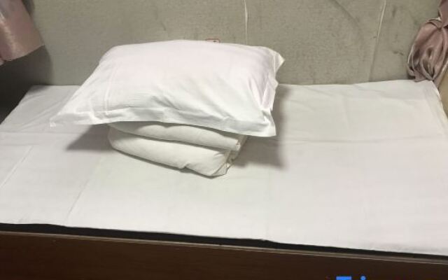 Yuguang Hotel (Shanghai Railway Station Branch)