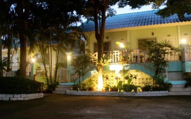 Baan Chom Dow