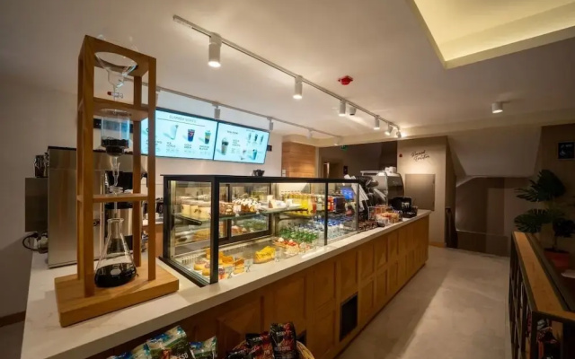 Reev Coffee & House