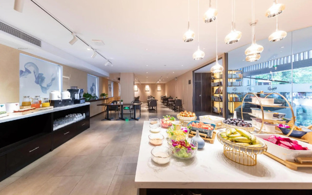Atour X Hotel Longhua Dalang Business Center