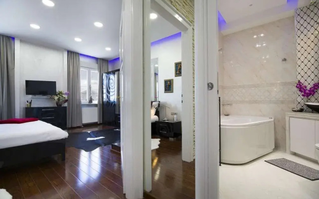 Central Station Art Apartment