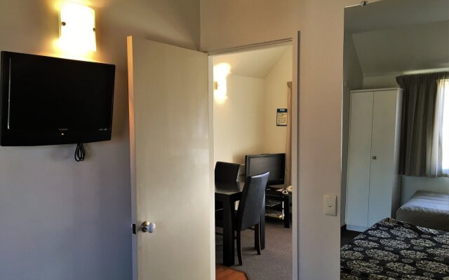 Cable Court Motel