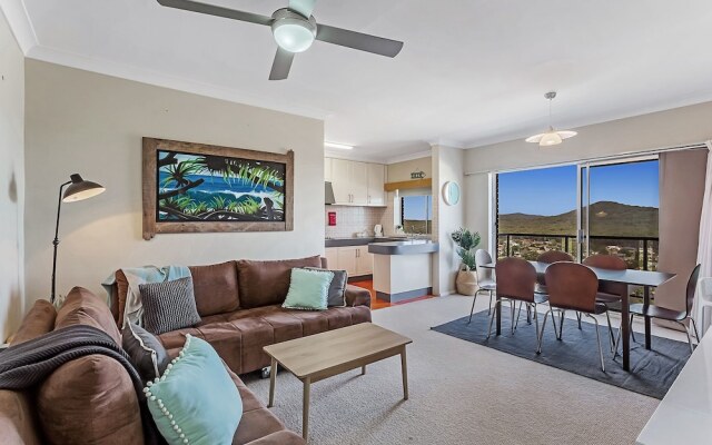 Adriana, 10/83 Ronald Avenue