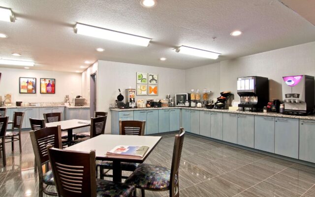 Best Western Plus Woodstock Inn & Suites