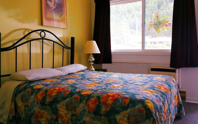 Boundary Creek Motel and RV Park