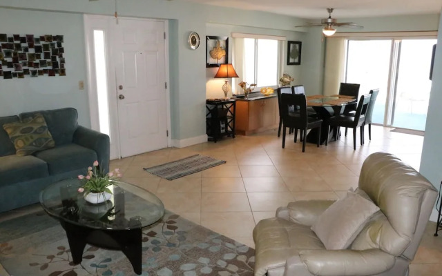 Jamaica Royale 606 - 2 Br Condo