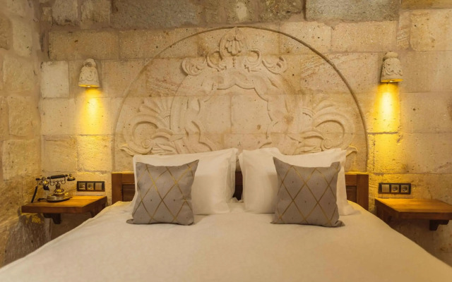 Solo Cave Suites