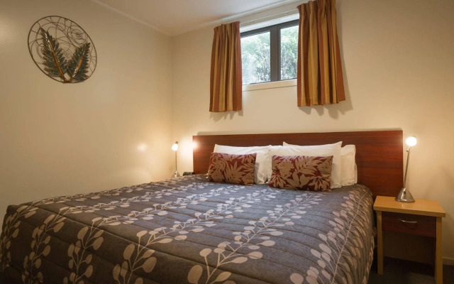 Lomond Lodge Motel & Apartments