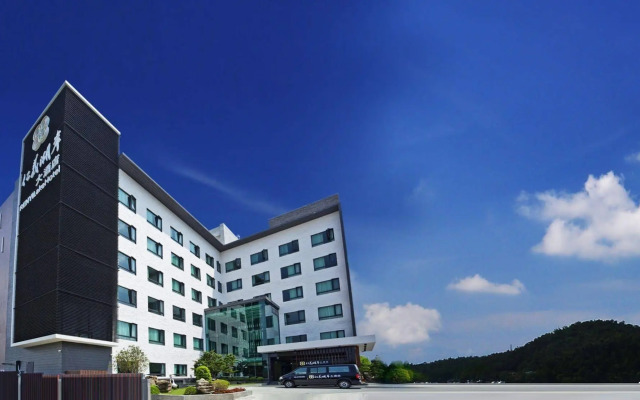 Renyi Lake Hotel