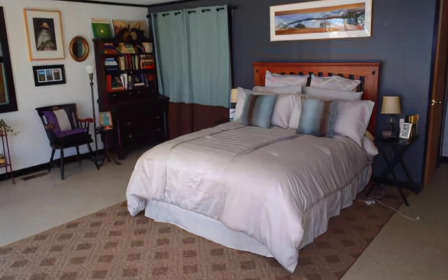 Lucky Stone Retreat - Two Bedroom Home