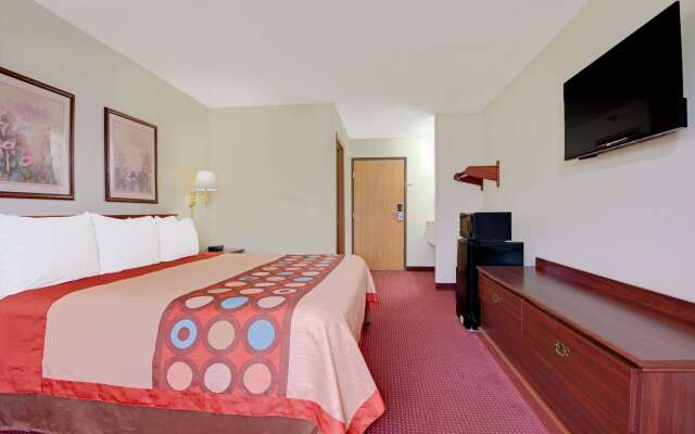 Super 8 by Wyndham Riverside/Kansas City