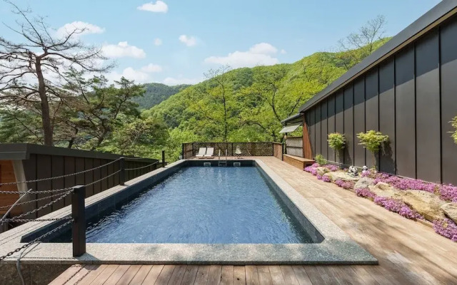 Gapyeong On The Hill Pool Villa