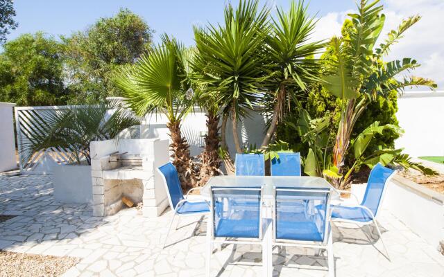 Villa with pool 50mt from the Beach