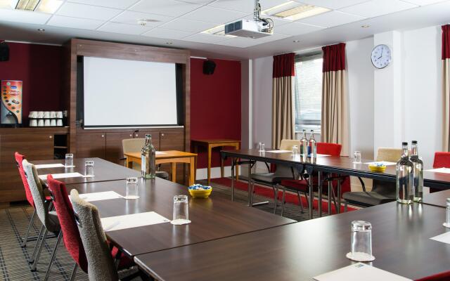 Holiday Inn Express Milton Keynes by IHG