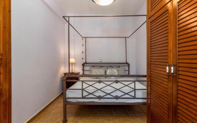 Spyros House, 3 bedrooms-sea view-in Agia Efimia