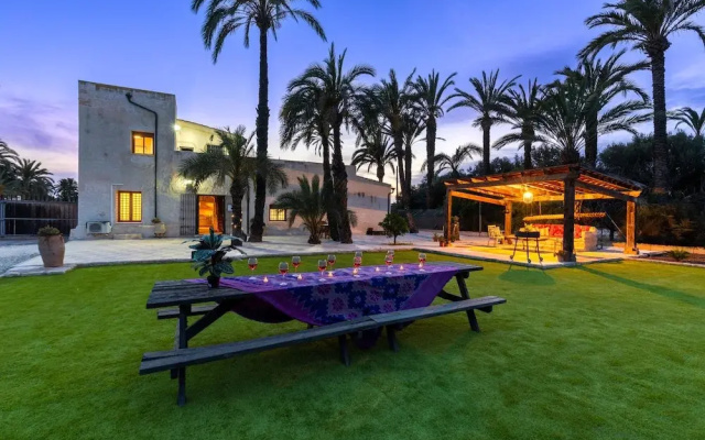 Historical Palms Villa by Fidalsa