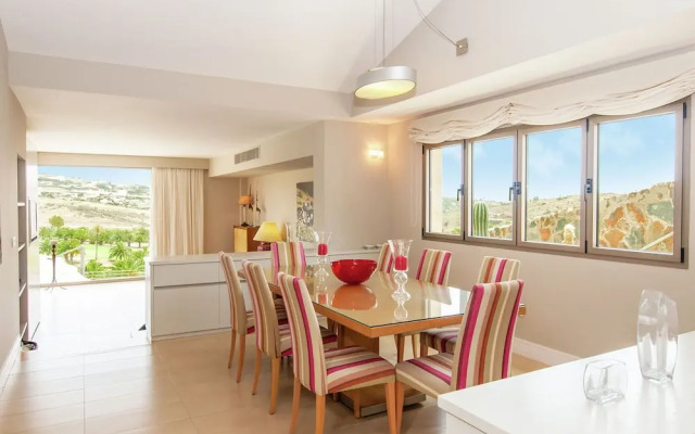 Vibrant Villa in San Bartolomé de Tirajana With Swimming Pool