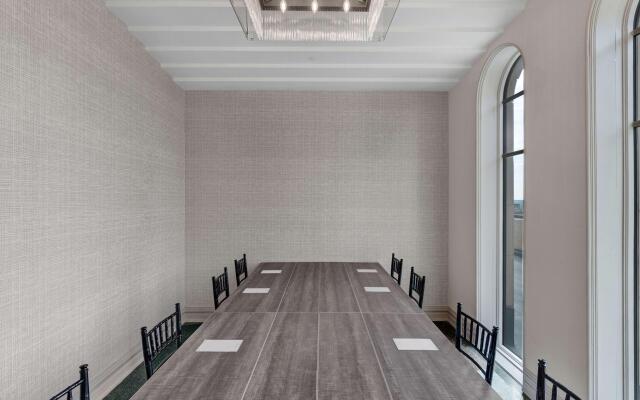 Tulsa Club Hotel, Curio Collection by Hilton