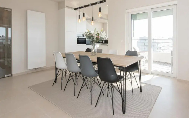 Serene Apartment With Mountain View