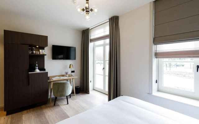 Hotel Flora Batava