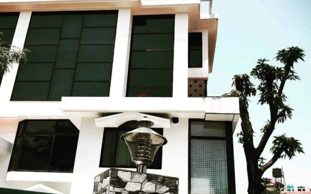 172 Lbs - A Boutique Guest House