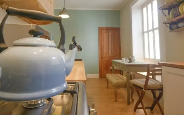 398 Avondale Place Apartment