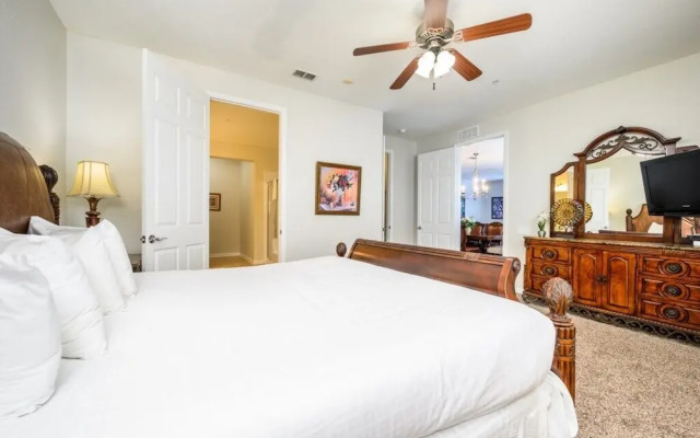 Beautiful Vista Cay Lakeview Condo - 1019