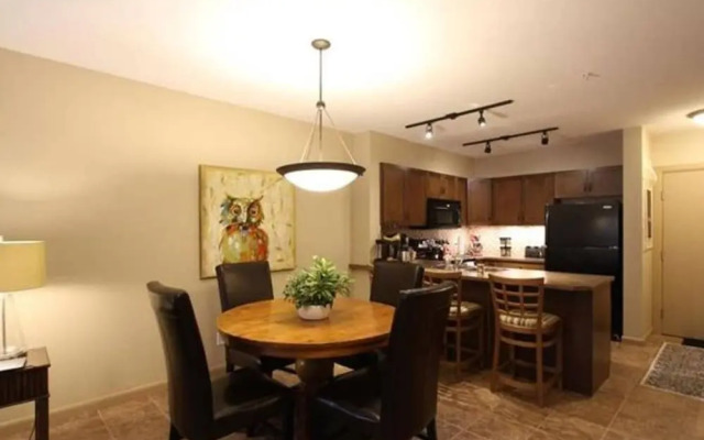 Tranquil Apartment Overlooking Creek #244