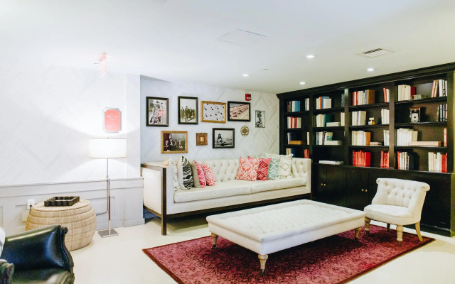 UMA House by Yurbban South Beach