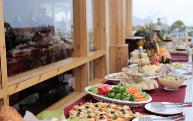Crescent Resort