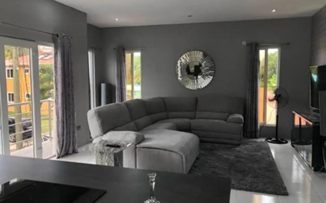 Stunning 3-bed Apartment in Rodney Bay