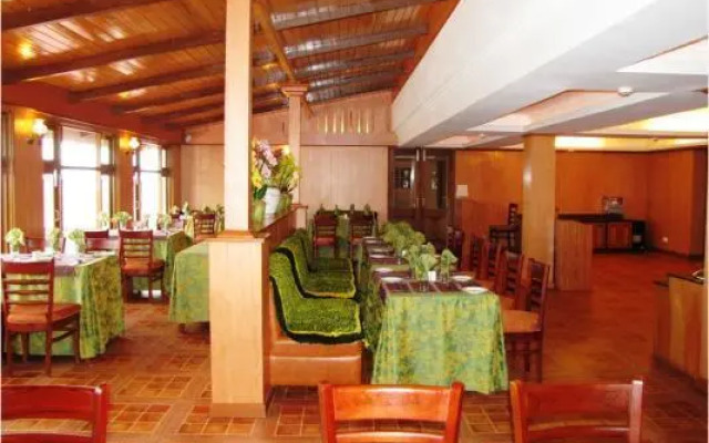 Yarlam Resort