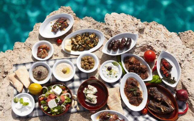 Melpo Antia Hotel & Suites