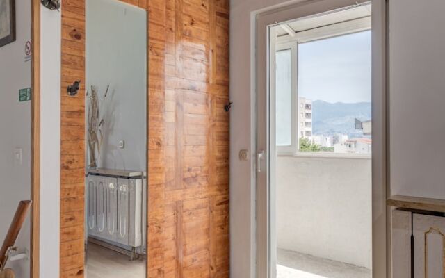 Spacious apartment Zvone with 3 balconies and parking