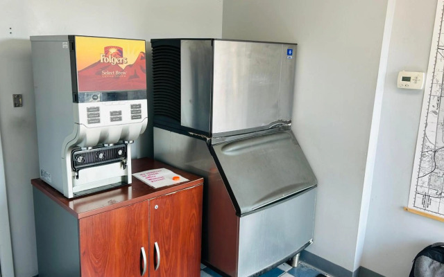 Capital O Swan Inn Comstock Park