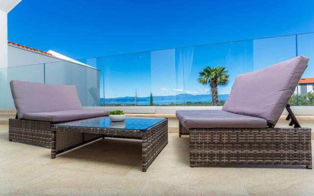 Villa MARIA with heated swimming pool