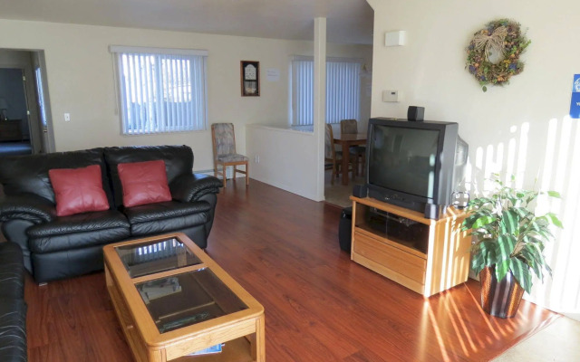 Turnagain Duplex by Welcome Home Rentals