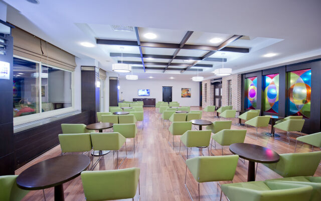Trendy Palm Beach (Adults Only, 16+)