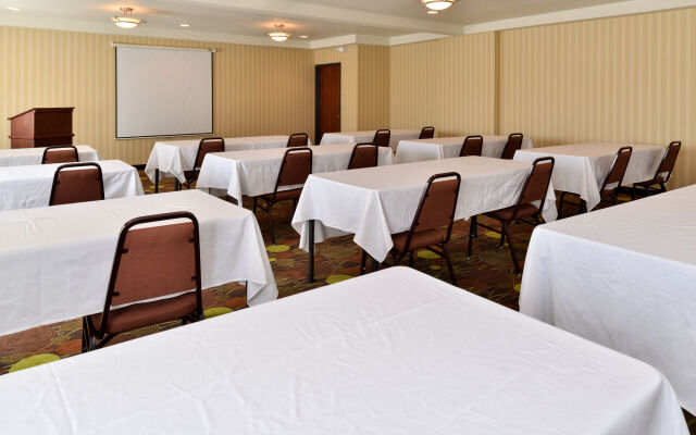 Holiday Inn Express Portland South-Lake Oswego by IHG